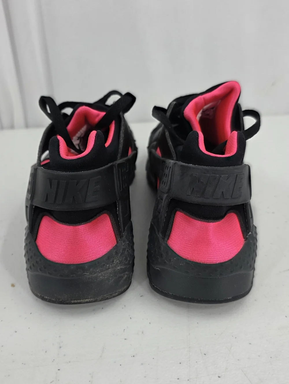 Nike‎ Air Huarache Run Premium Size 6.5 Youth 8 Women's Black Pink 654275-037.